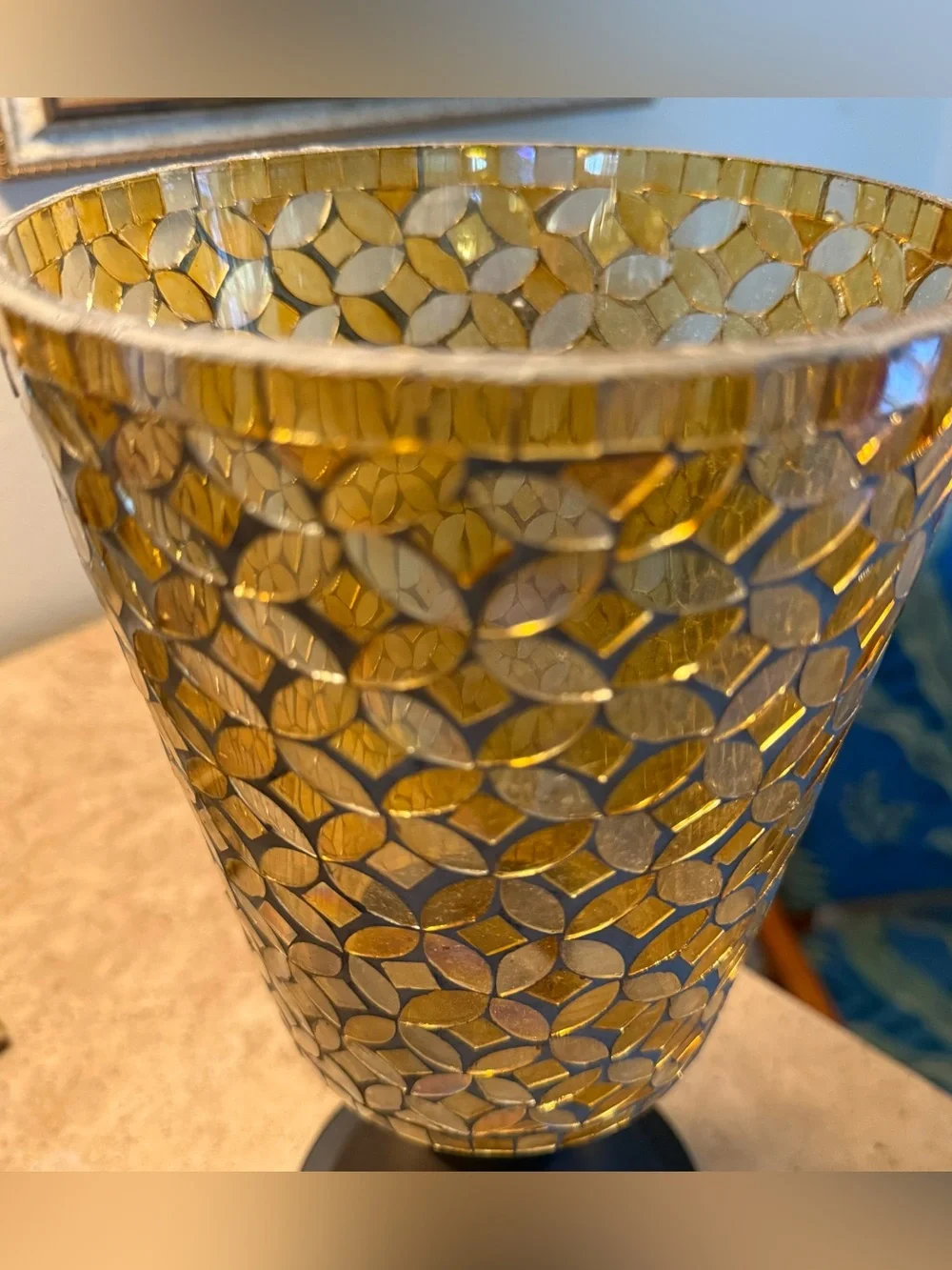 N/A elegant gold